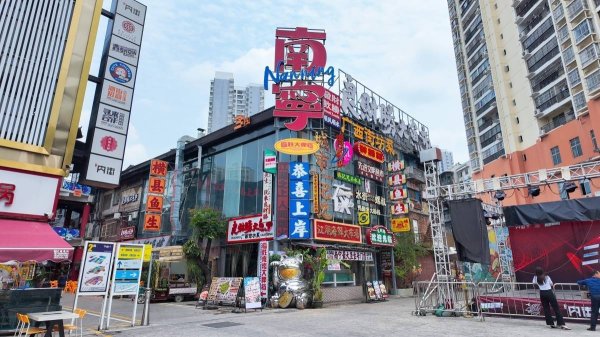 现金九游体育app平台迷惑繁密市民搭客争相拍照眷恋-九游体育 手机娱乐最全平台 登录入口