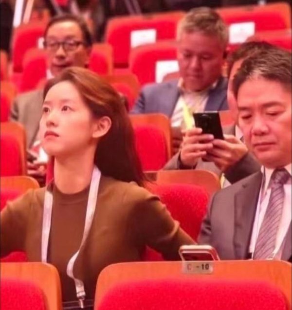 九游体育app官网比思象中的高冷要亲民许多-九游体育 手机娱乐最全平台 登录入口